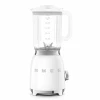 Biały blender kielichowy SMEG BLF03WHEU prezentowany od przodu.