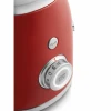 Czerwony blender kielichowy SMEG BLF03RDEU z zbliżeniem na pokrętło sterowania blenderem.