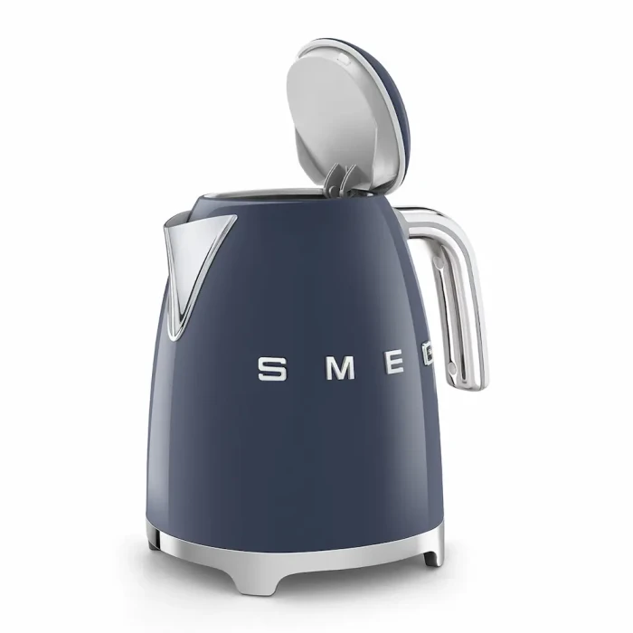 5. Czajnik SMEG w kolorze Navy Blue KLF03NBEU
