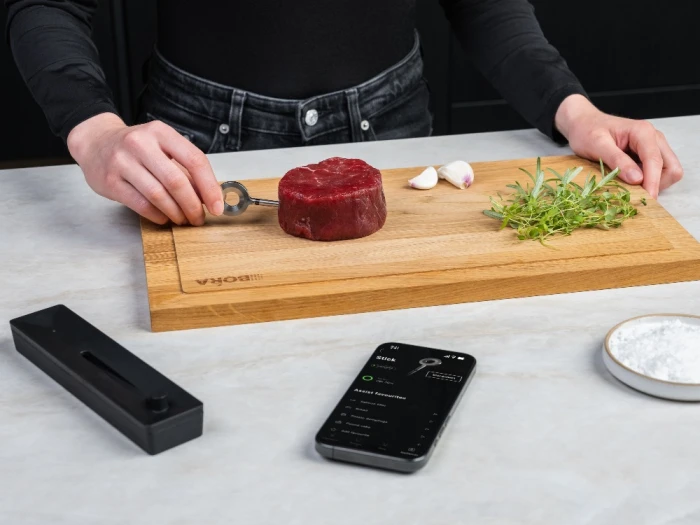 bora_stick_in-filet_hand.jpg