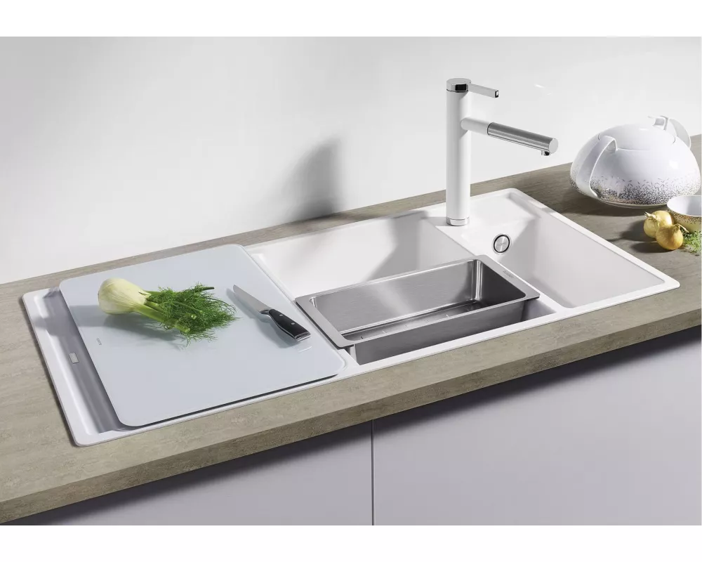 Zdjęcie przedstawia całą stację roboczą AXIA III 6 S