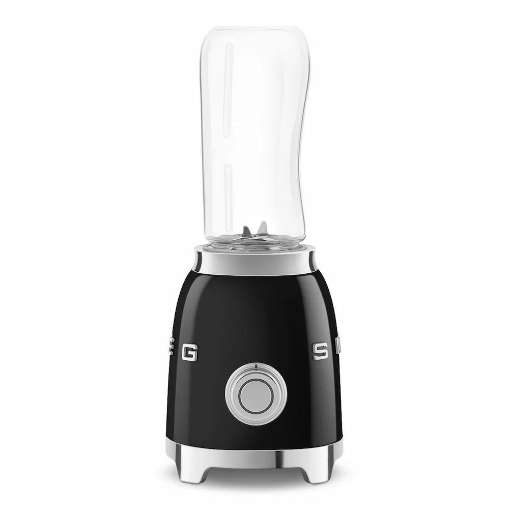 Panek sterowania czarnego blendera spotrowego SMEG