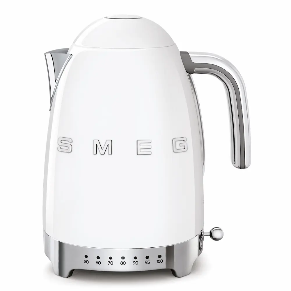 Biały czajnik elektryczny SMEG KLF04WHEU z regulacją temperatury