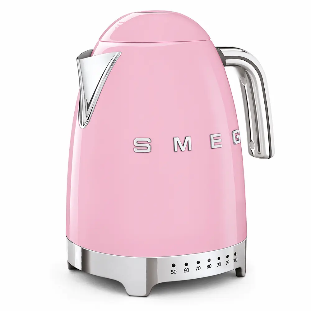 Parzenie herbaty z pomocą czajnika SMEG KLF04
