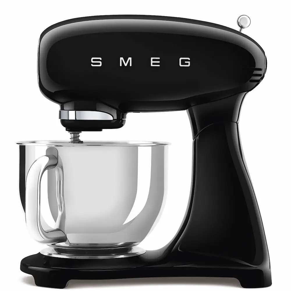 Czarny mikser planetarny SMEG SMF05BLEU