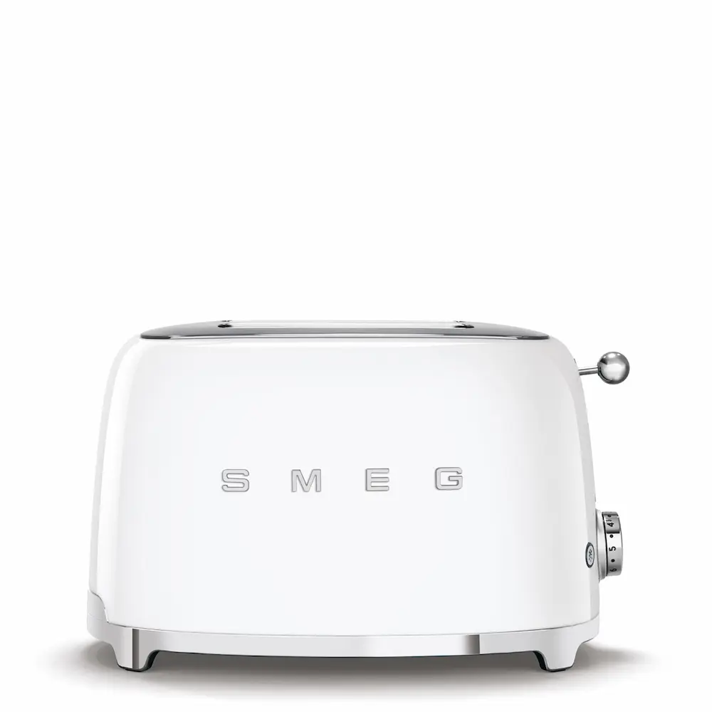 Biały toster SMEG TSF01WHEU z linii retro